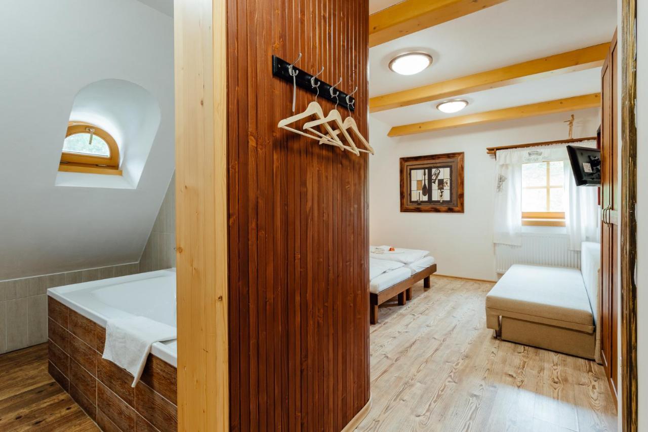 Wellness Rezort Janosikov Dvor Zázrivá 外观 照片