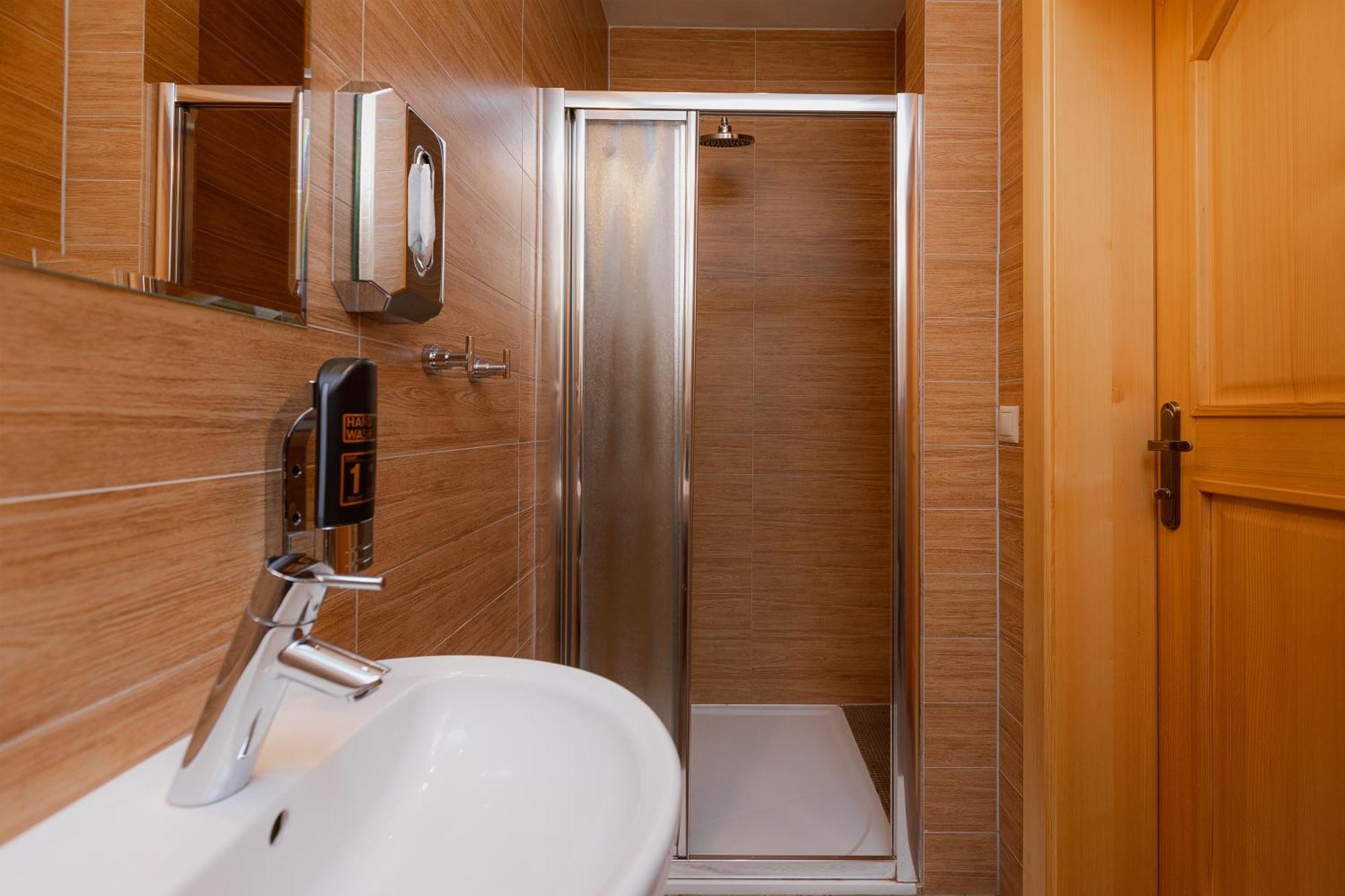 Wellness Rezort Janosikov Dvor Zázrivá 外观 照片